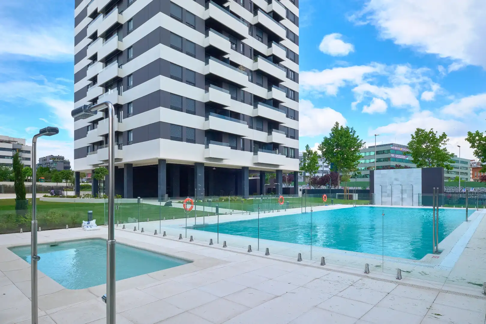 Schwimmbecken von Wohnung zur Miete in Madrid mit Klimaanlage, Terrasse und Abstellraum