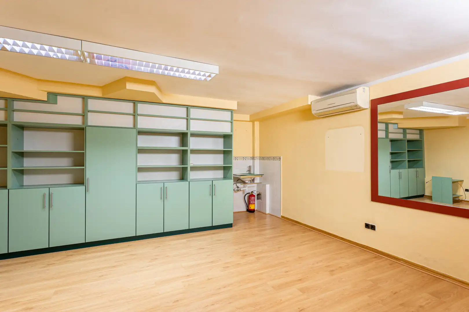 Commercial properties for sale in Marbella  with Air Conditioner and Furnished