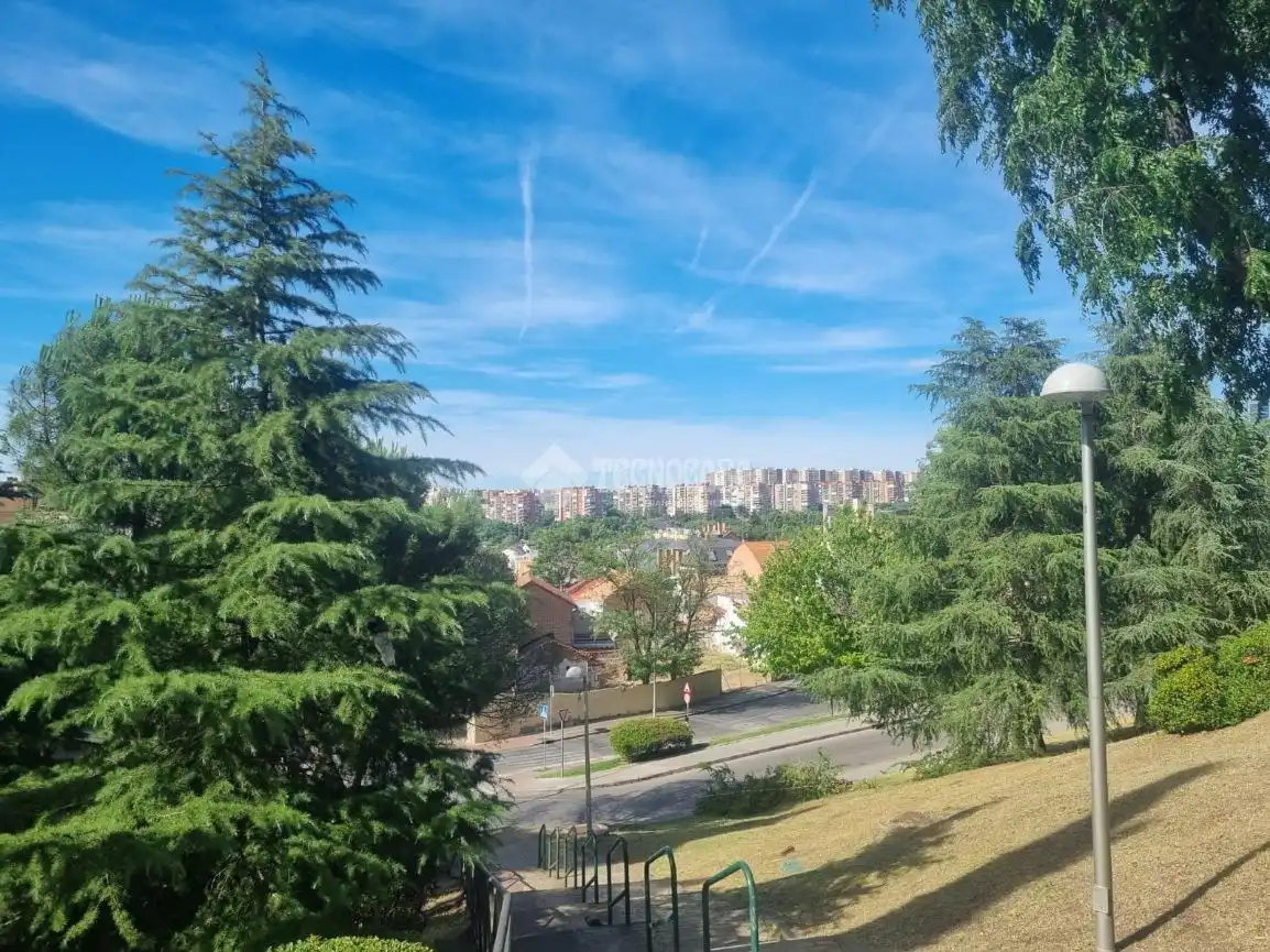 Vista exterior de Pis en venda en Madrid amb Calefacció i Balcó