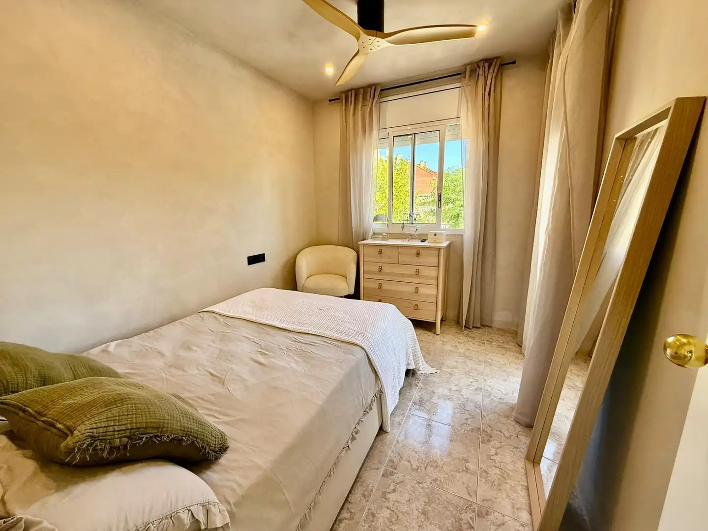 Habitación de Casa adosada en venta en Calafell con Aire acondicionado, Calefacción y Terraza