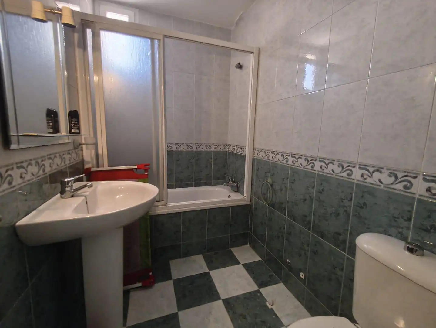 Baño de Piso en venta en Algeciras con Terraza