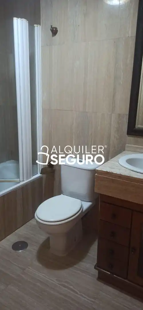 Bathroom of Flat for rent in Madrid  with Heating