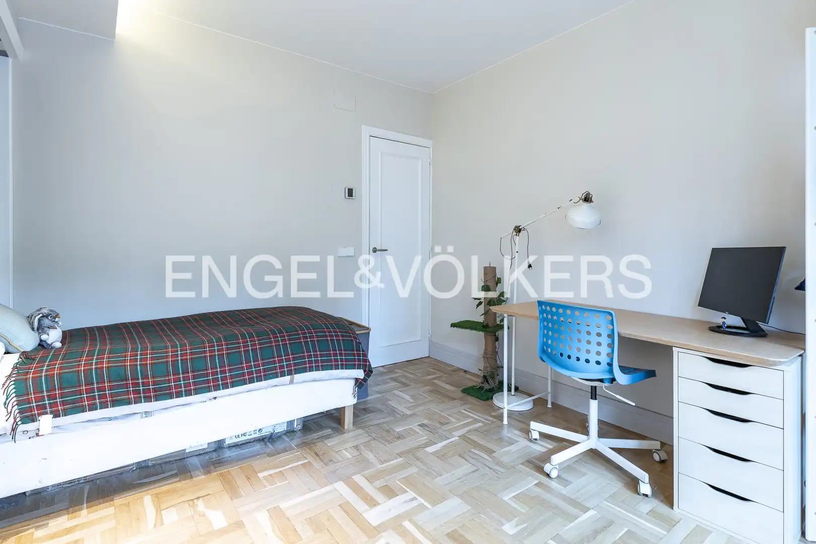 Bedroom of Flat for sale in Barcelona  with Air Conditioner, Heating and Parquet flooring