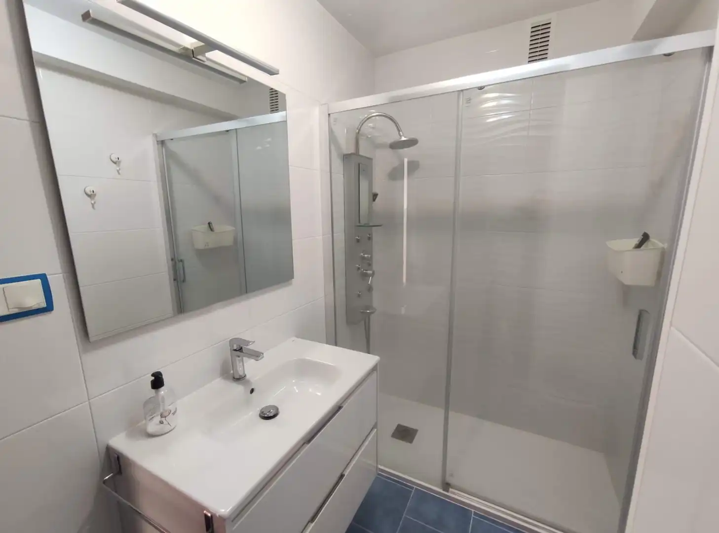 Badezimmer von Wohnung zum Verkauf in Ferrol mit Heizung, Parkett und Möbliert