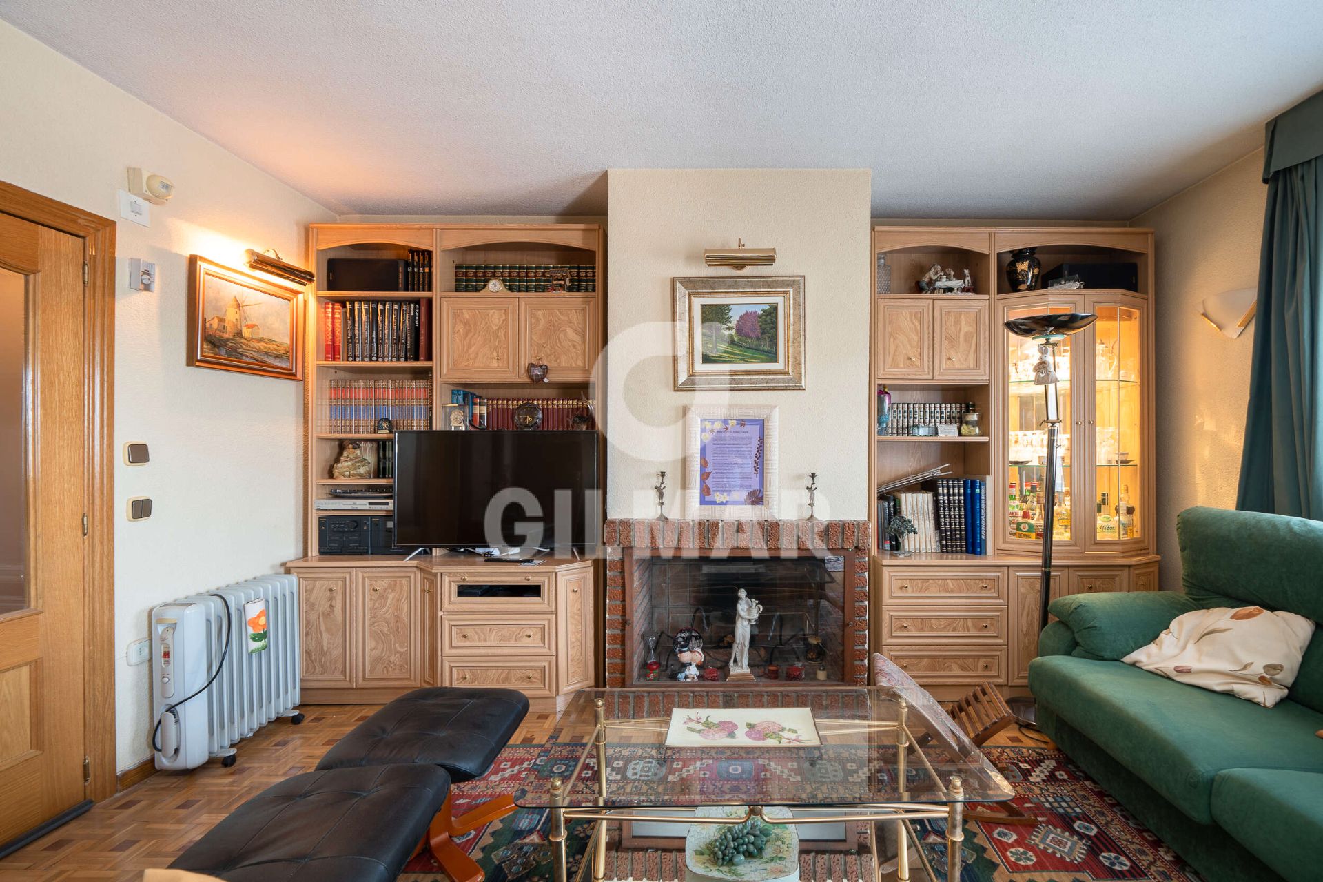 Living room of Single-family semi-detached for sale in  Madrid Capital  with Heating, Private garden and Parquet flooring