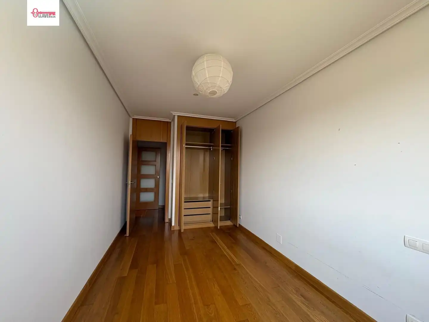 Dormitori de Apartament en venda en Burgos amb Calefacció, Traster i Piscina comunitària