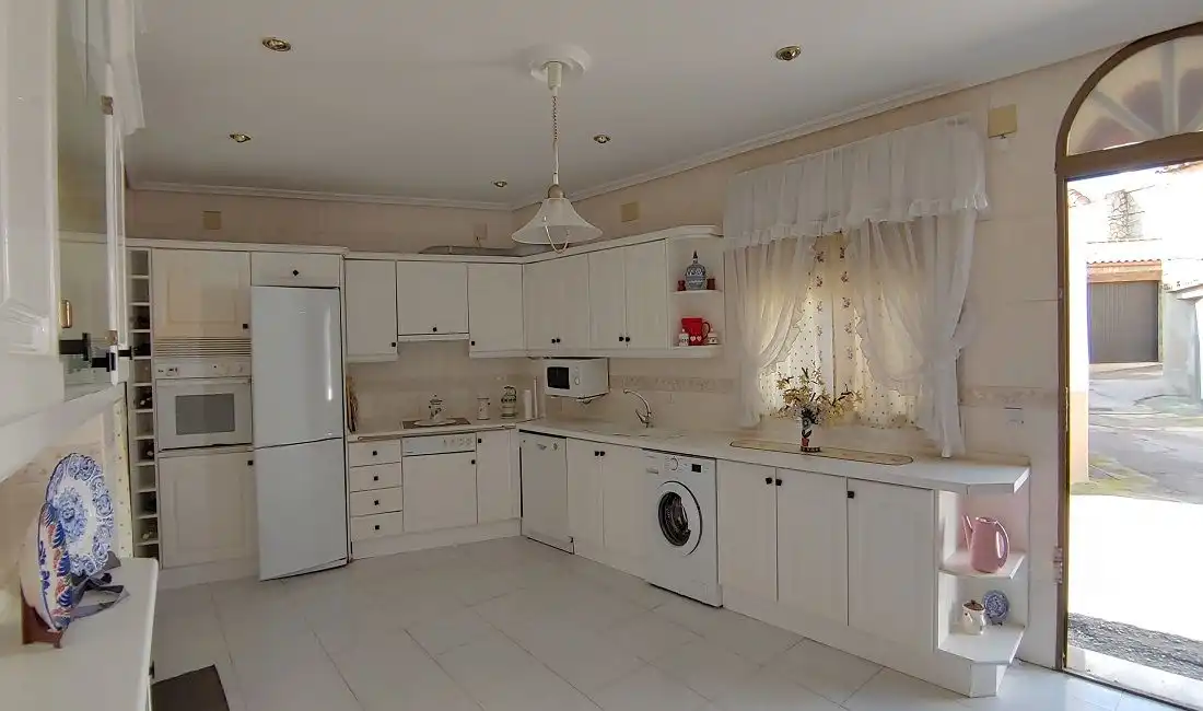 Kitchen of Houses for sale in Plasenzuela  with Terrace, Furnished and Washing machine