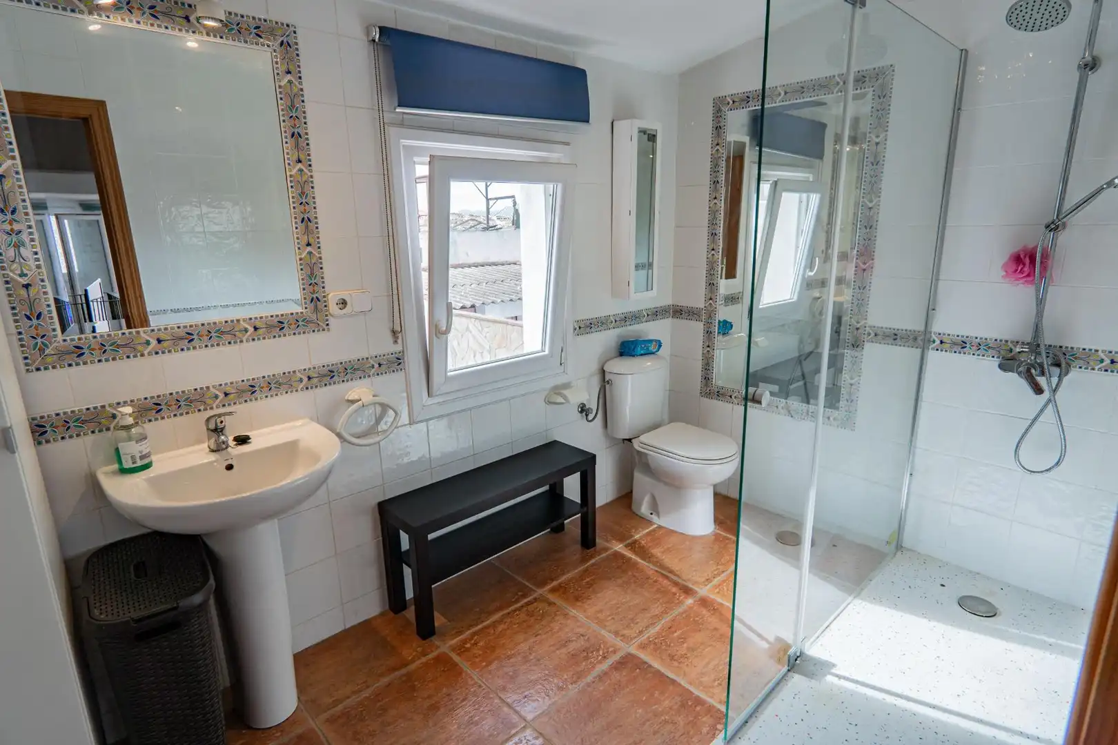 Bathroom of Houses for sale in Pizarra  with Terrace, Swimming Pool and Balcony