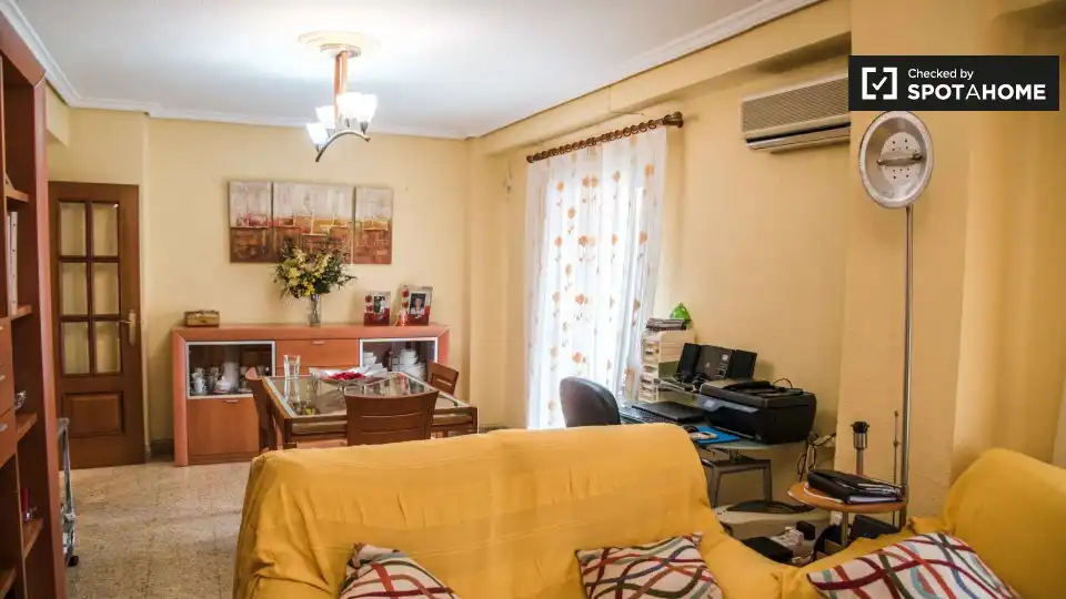 Living room of Flat for rent in Valencia  with Air Conditioner, Heating and Furnished