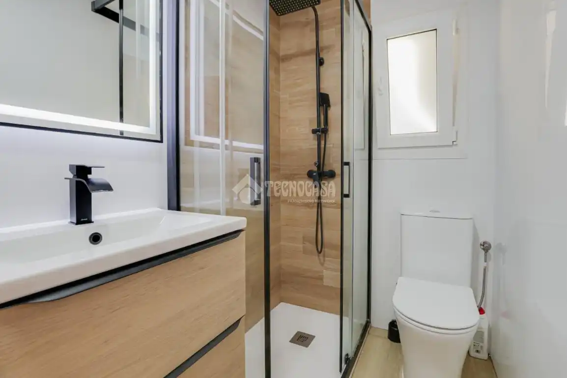 Baño de Piso en venta en Ripollet con Aire acondicionado