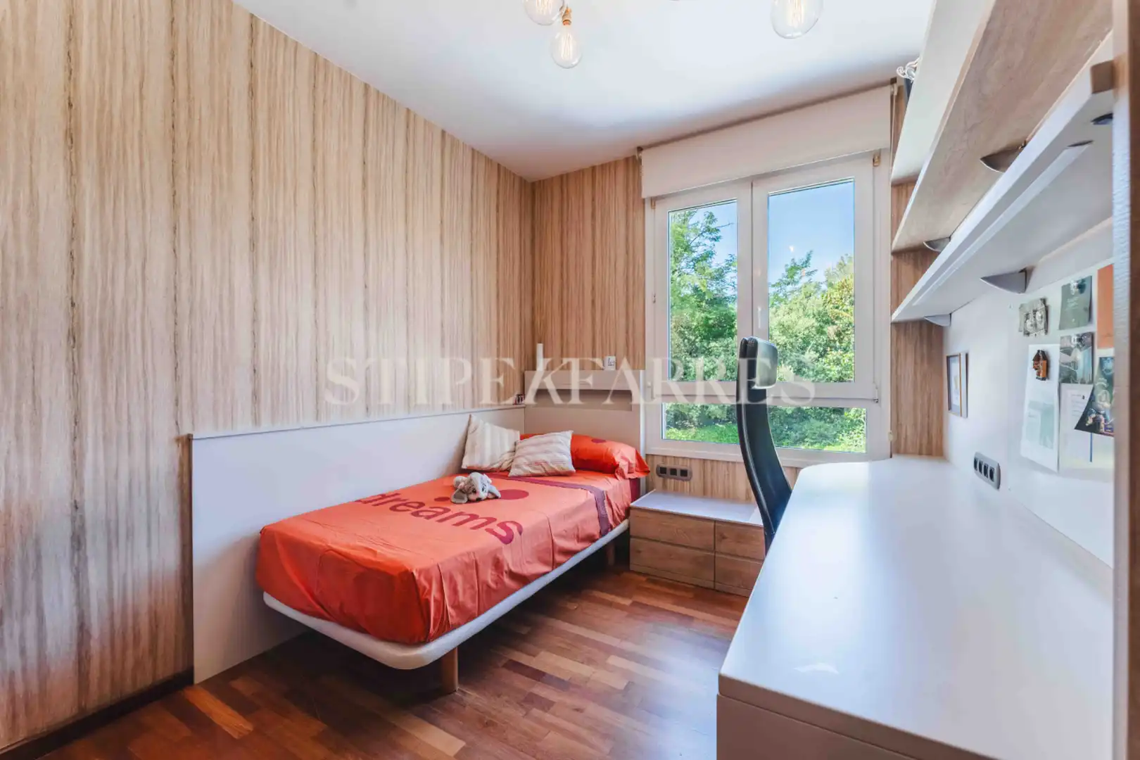 Schlafzimmer von Haus oder Chalet zum Verkauf in Barcelona mit Klimaanlage, Heizung und Privatgarten