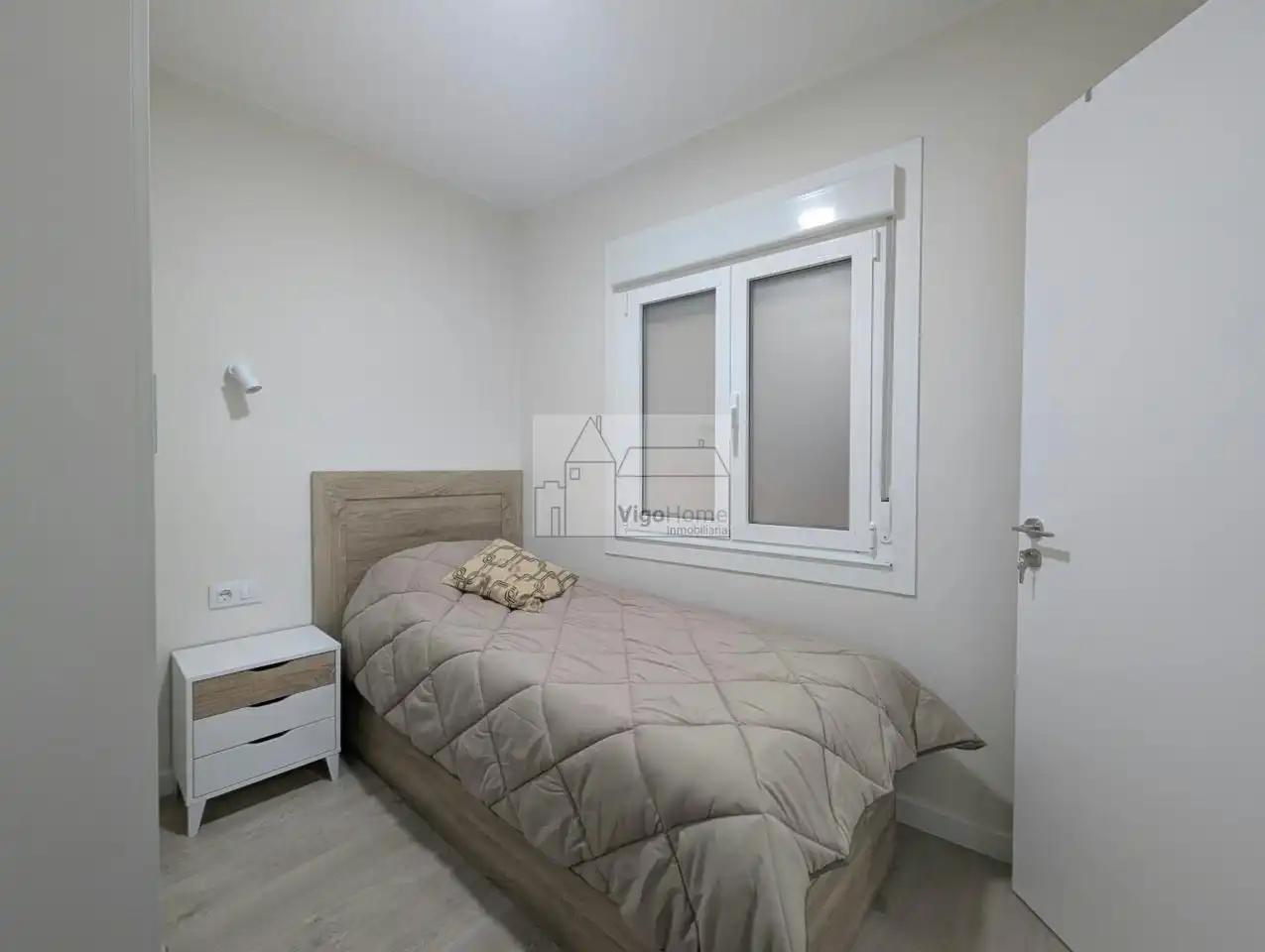 Habitación de Piso de alquiler en Vigo  con Calefacción, Terraza y Amueblado