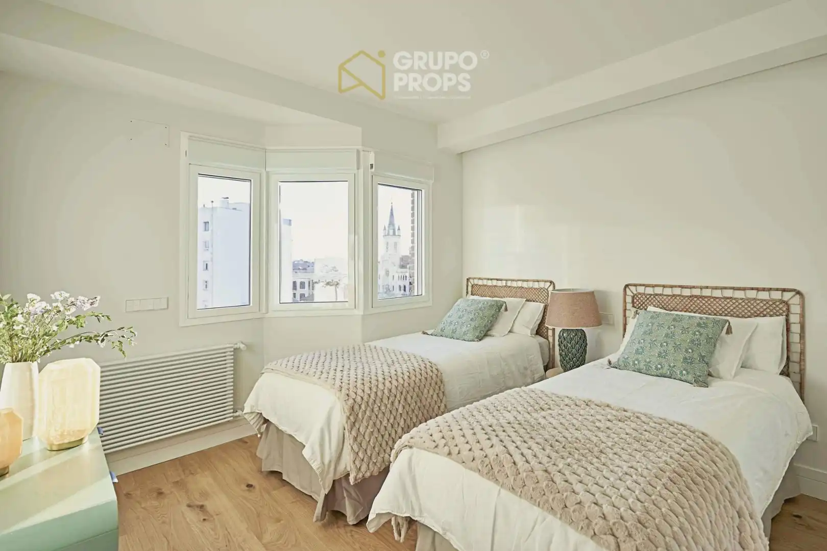 Dormitori de Apartament en venda en Madrid amb Aire condicionat, Calefacció i Moblat