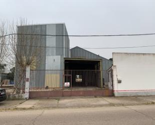 Vista exterior de Nau industrial en venda en Coreses