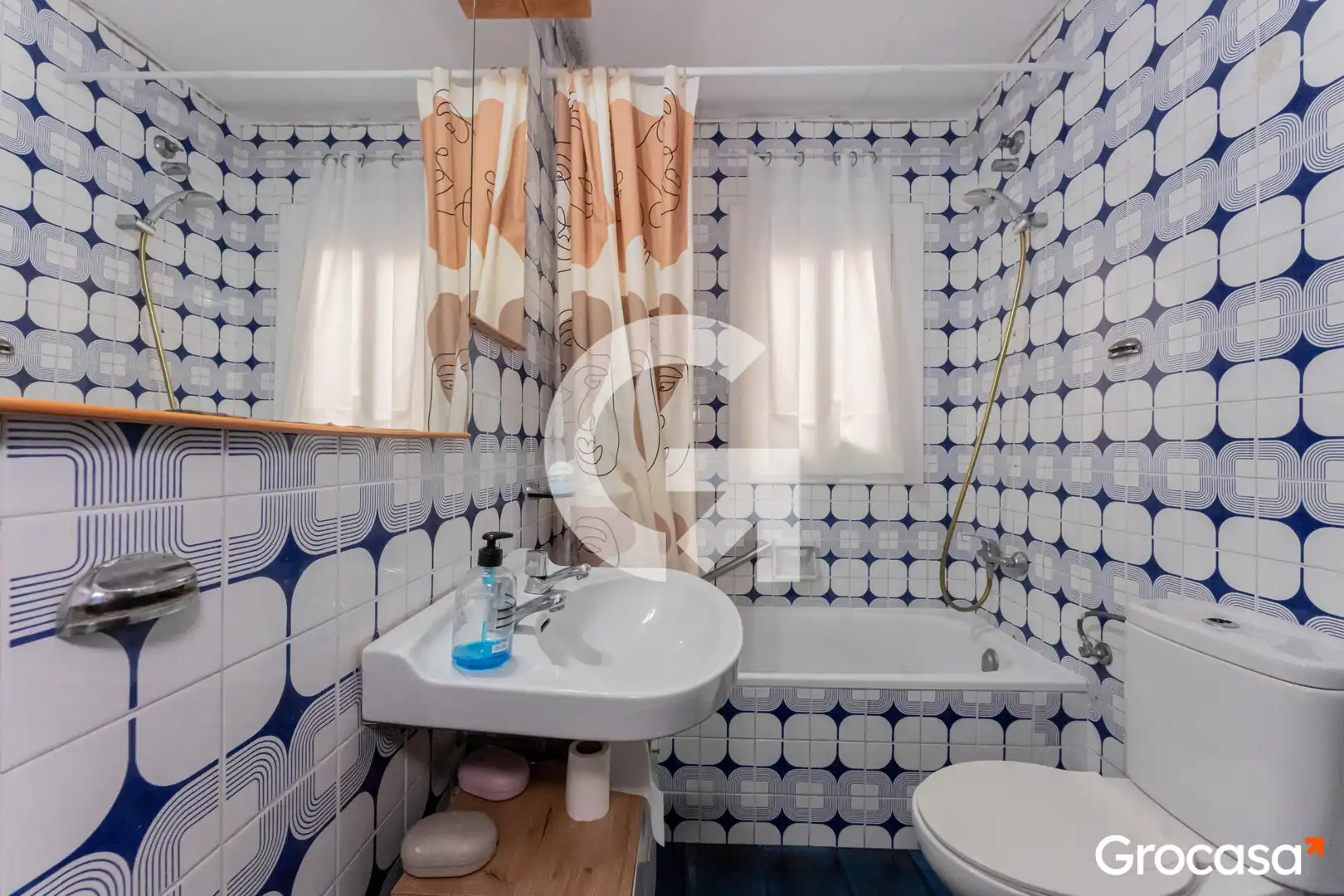 Bathroom of Flat for sale in Cornellà de Llobregat  with Air Conditioner, Storage room and Oven