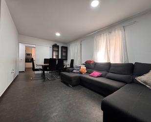 Sala d'estar de Casa adosada en venda en Castellón de la Plana / Castelló de la Plana amb Aire condicionat, Terrassa i Traster