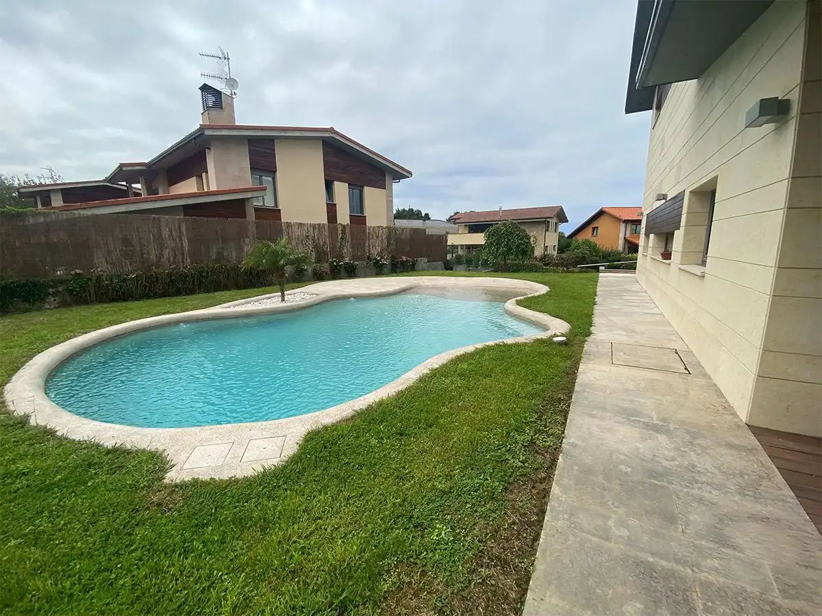 Piscina de Casa o chalet en venta en Llanes con Calefacción, Jardín privado y Terraza