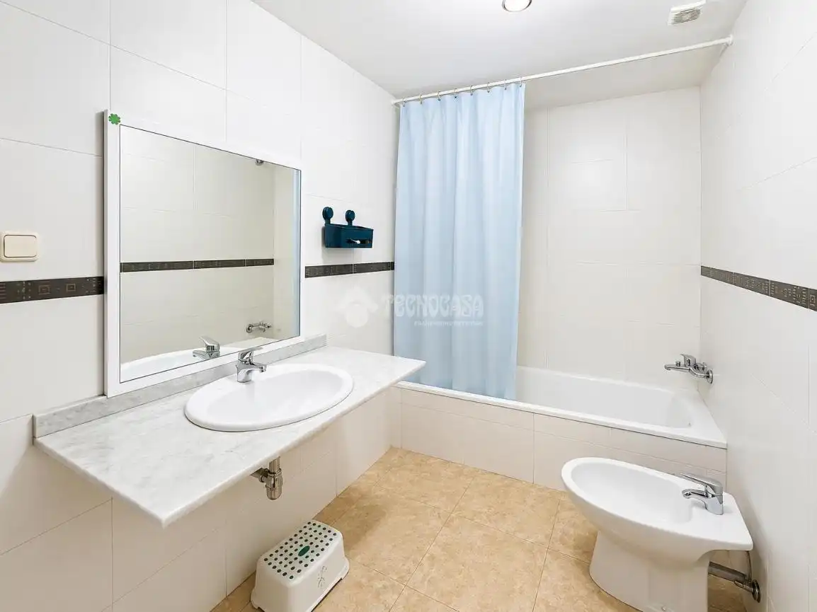 Baño de Piso en venta en Alameda de la Sagra con Aire acondicionado y Calefacción