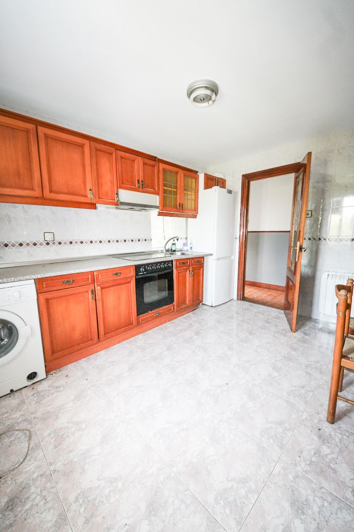 Kitchen of Flat for sale in Barakaldo   with Heating, Furnished and Oven