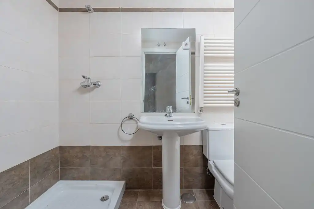 Flat for sale in C/ Plaza de la Estación - Res , Jardín de los Reyes - Parque Real