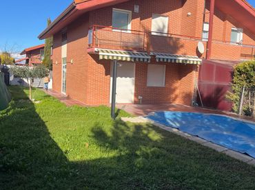 Xalet amb piscina en venda a Calle del Armonio