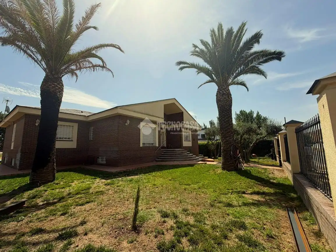 Vista exterior de Casa o chalet en venta en Badajoz con Aire acondicionado, Jardín privado y Piscina