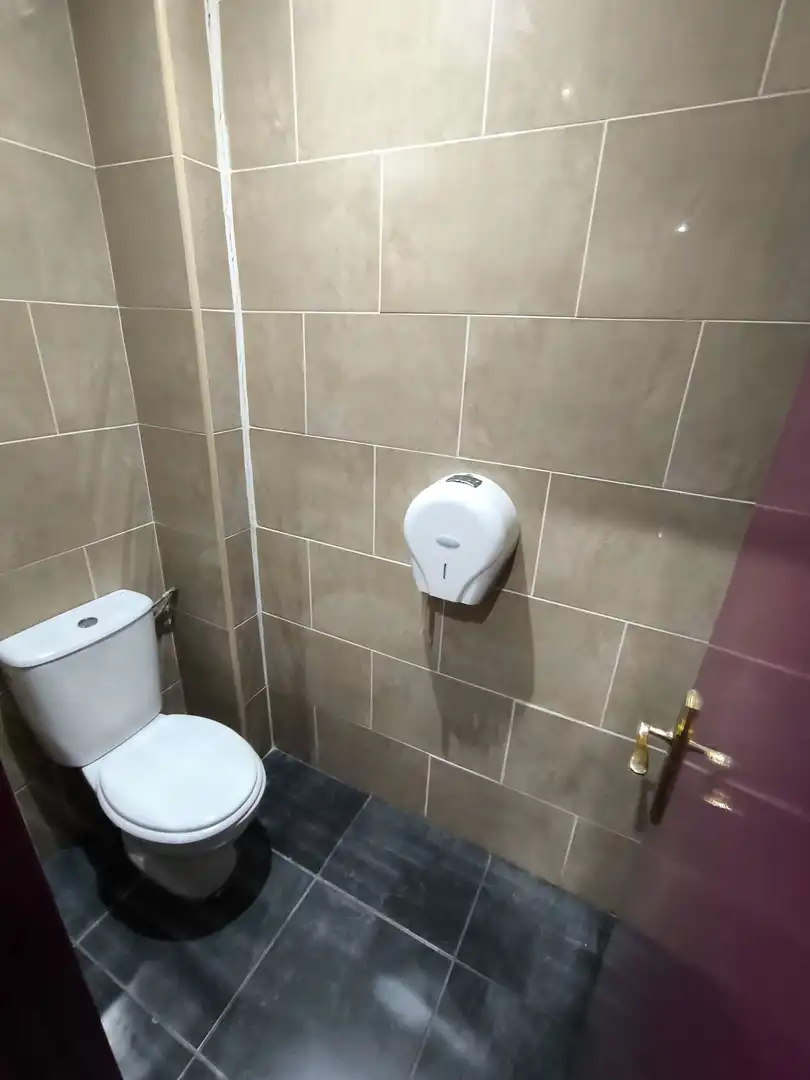 Baño de Local en traspaso en Pilar de la Horadada con Aire acondicionado, Terraza y Amueblado