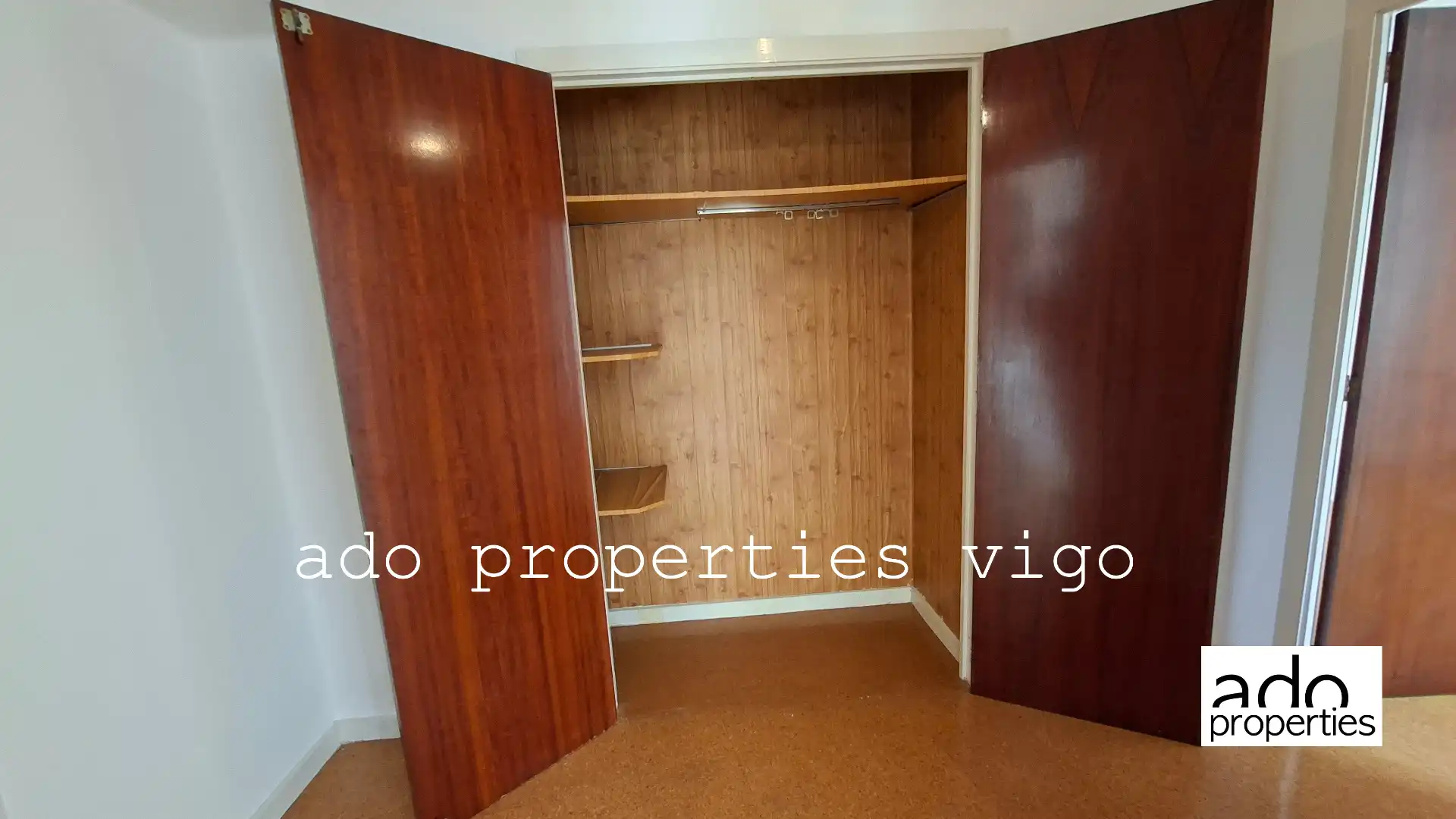 Habitación de Piso en venta en Vigo  con Terraza y Trastero
