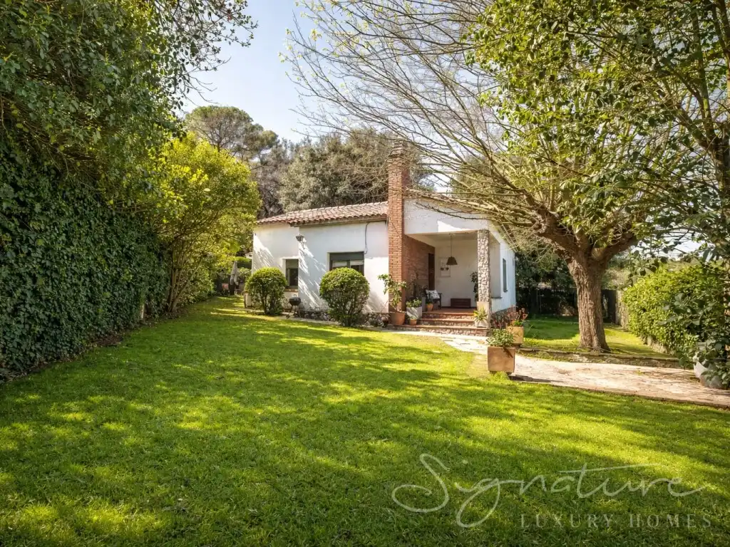 Exterior view of Houses for sale in Sant Cugat del Vallès