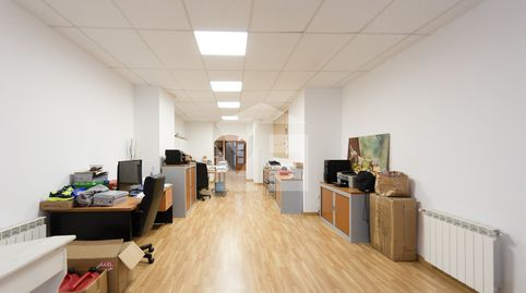 Local comercial en venta a pie de calle de 580 m2 de superficie en Vila de Gràcia, próximo a la plaza del Nord. Barcelona, imatge 2