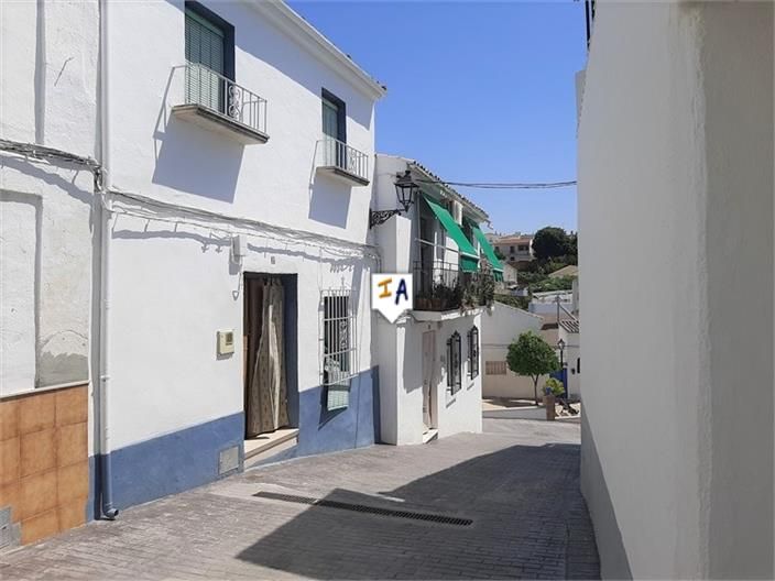 Vista exterior de Casa adosada en venda en Fuente-Tójar amb Traster