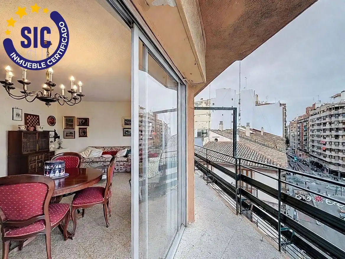 Vista exterior de Piso en venta en Valencia con Calefacción y Terraza