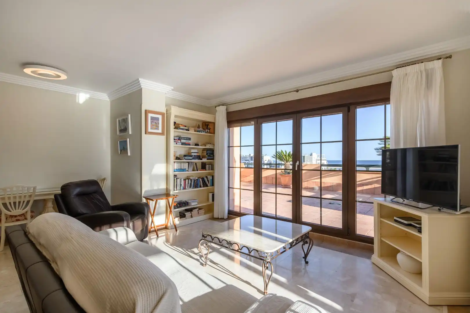 Wohnzimmer von Dachboden zum Verkauf in Ayamonte mit Terrasse, Abstellraum und Möbliert
