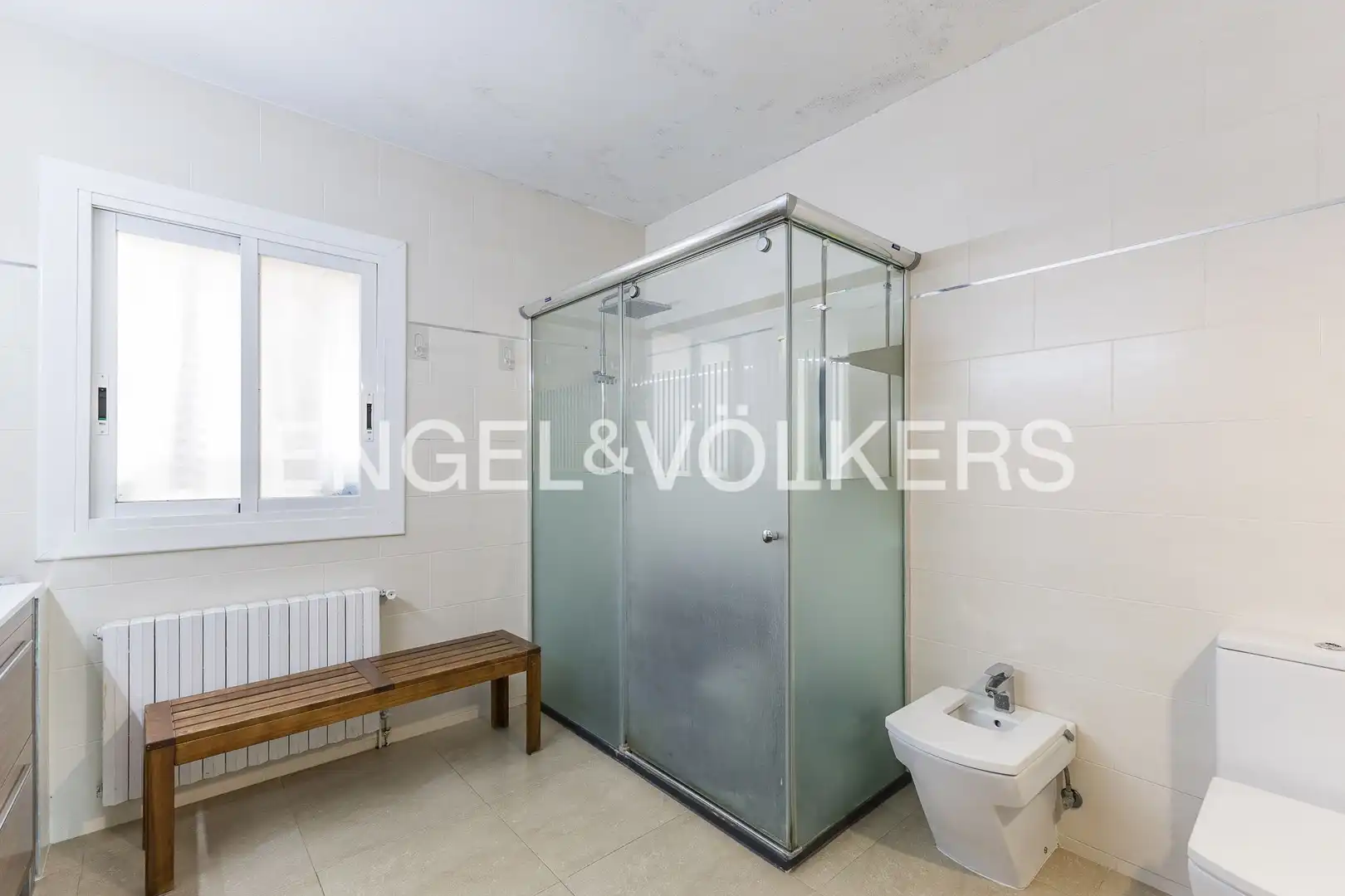 Bathroom of Houses for sale in Castelldefels  with Air Conditioner, Heating and Private garden