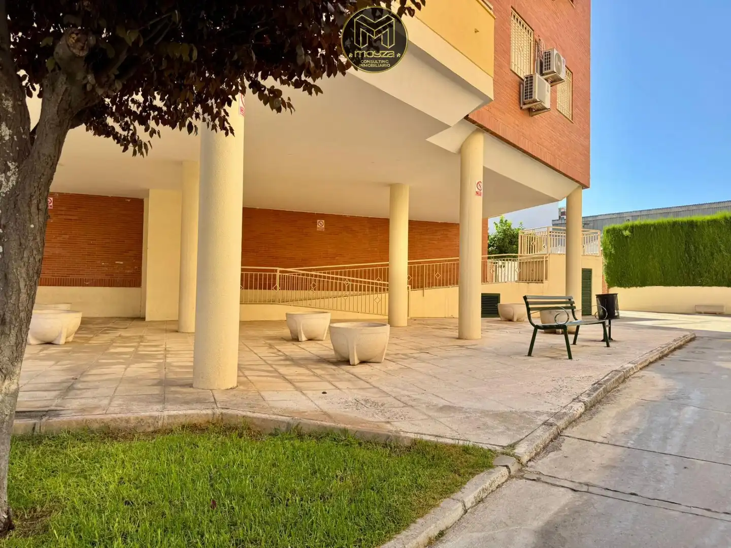 Vista exterior de Planta baja en venta en Linares con Aire acondicionado, Terraza y Amueblado