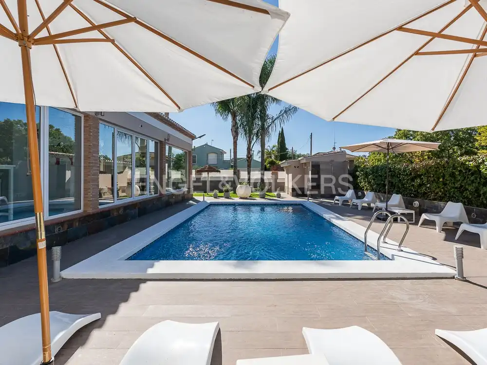 Swimming pool of Houses for rent in Bétera  with Air Conditioner, Heating and Private garden