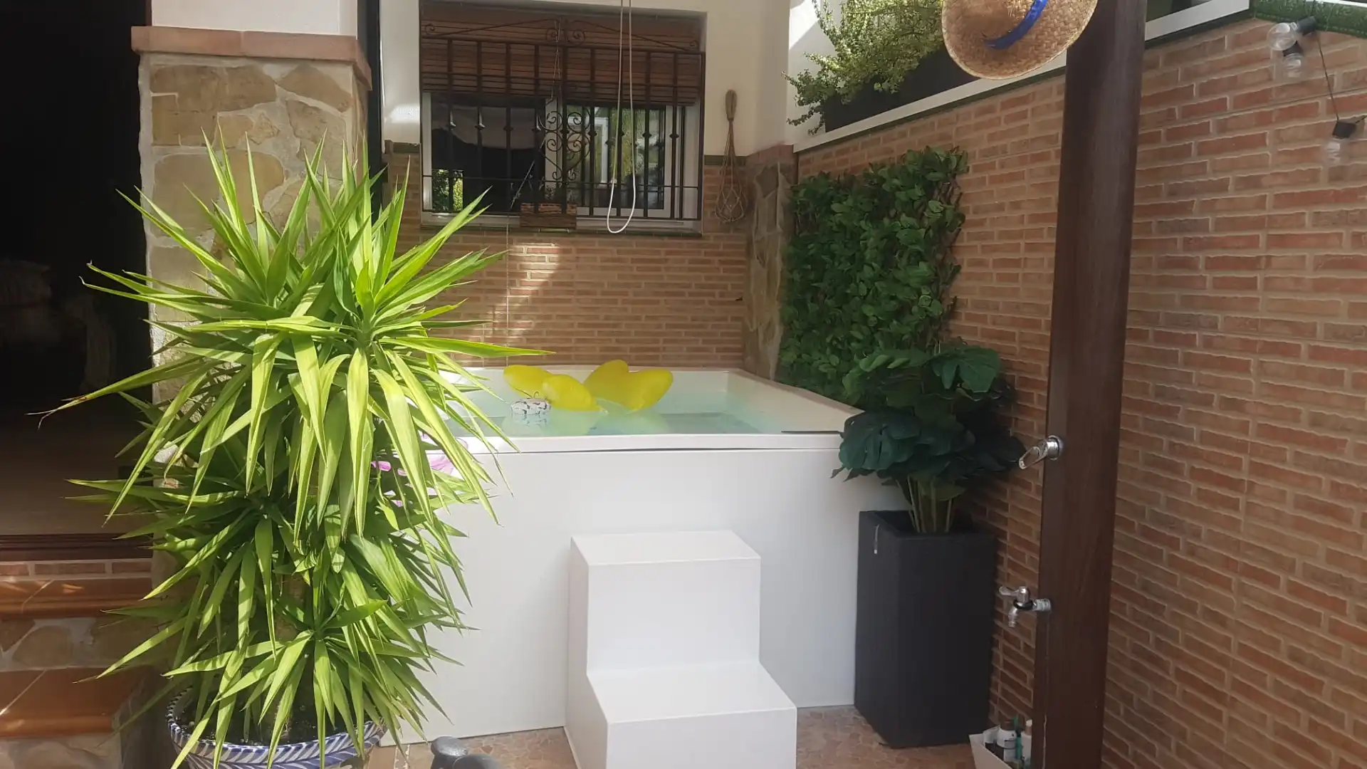 Garten von Einfamilien-Reihenhaus zum Verkauf in Nerja mit Klimaanlage, Heizung und Terrasse