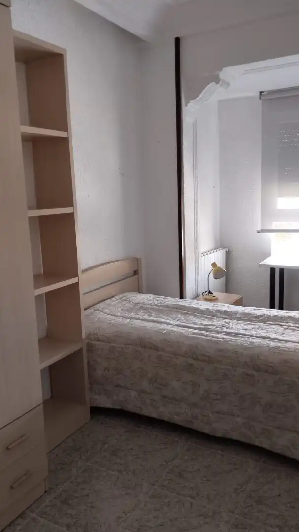 Bedroom of Flat for rent in Zaragoza  with Heating, Furnished and Oven