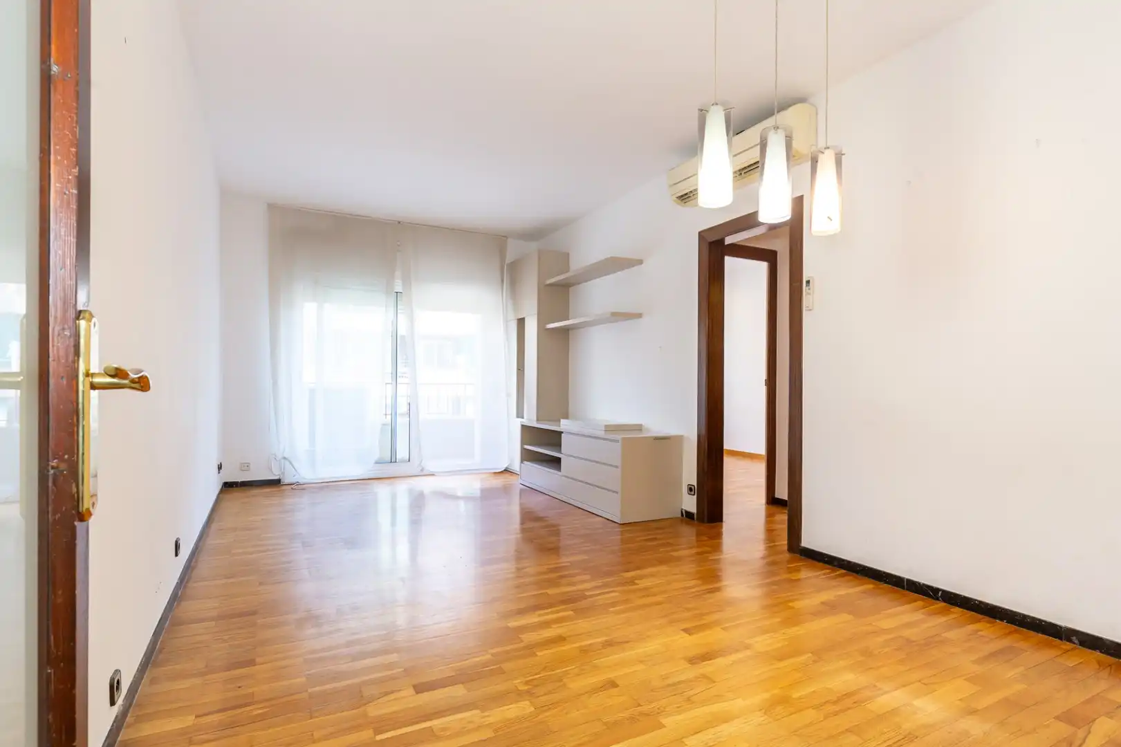 Living room of Flat for sale in  Barcelona Capital  with Air Conditioner, Heating and Furnished