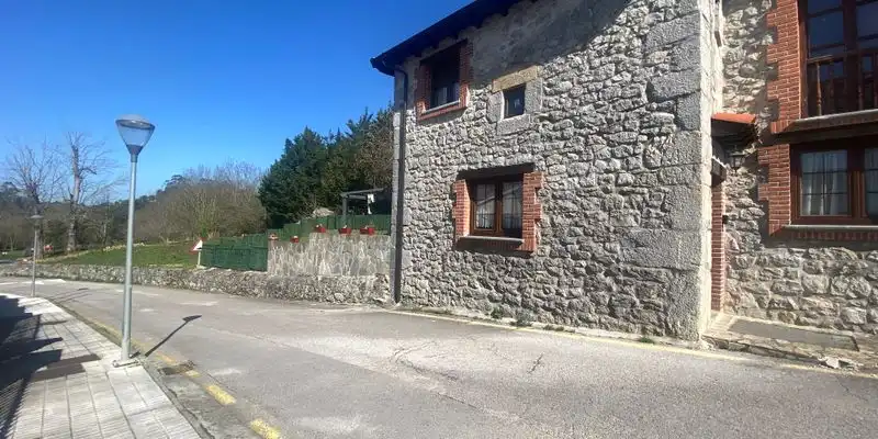 Vista exterior de Casa o xalet en venda en Entrambasaguas amb Jardí privat, Terrassa i Traster