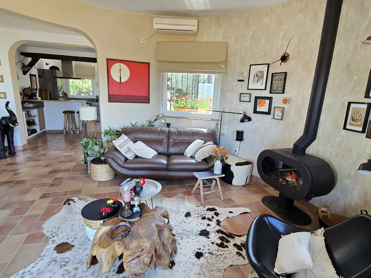 Sala d'estar de Casa o xalet en venda en Canillas de Aceituno amb Aire condicionat, Terrassa i Piscina