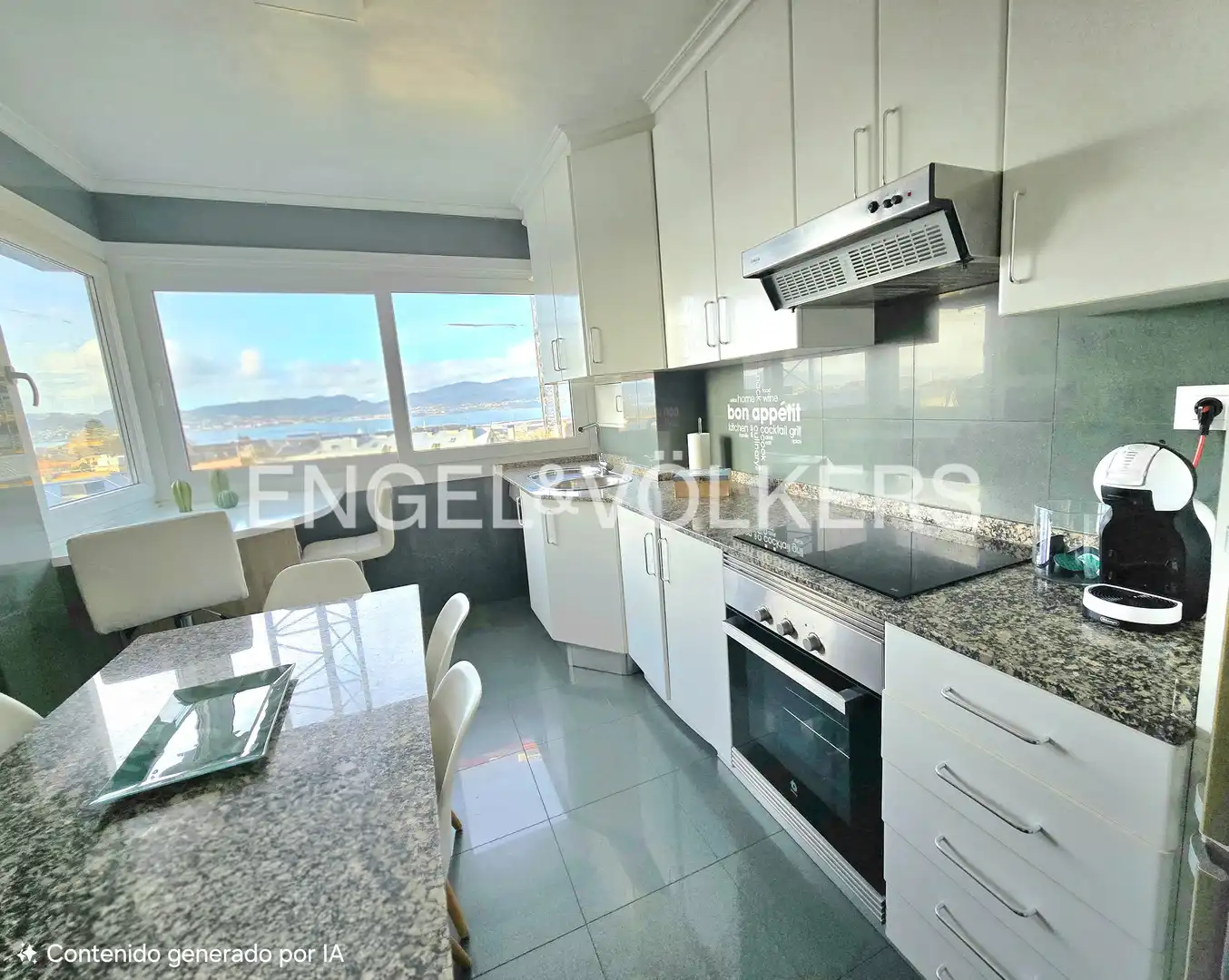 Cocina de Piso en venta en Vigo  con Calefacción, Terraza y Balcón