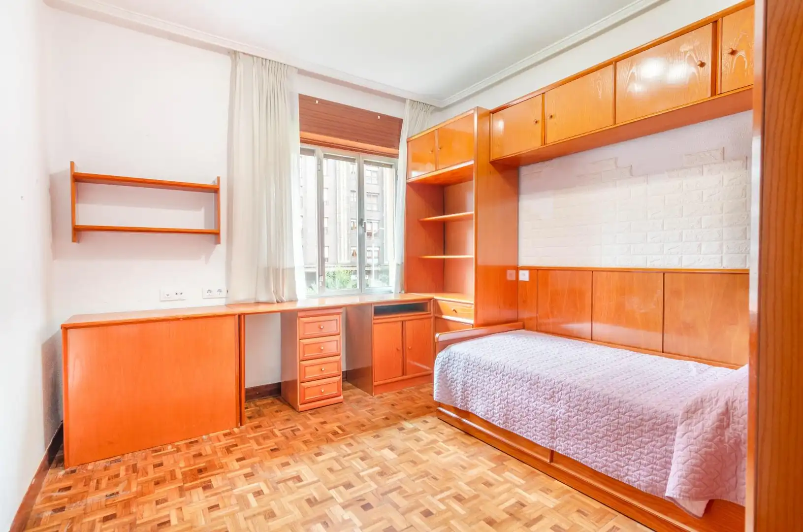 Flat for rent in Calle RAMON PEREZ DE AYALA, 52, San Pedro - Siana
