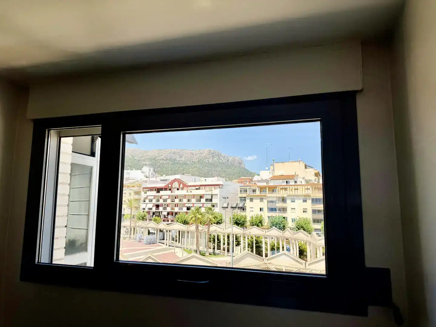 Außenansicht von Wohnung zur Miete in Calpe / Calp mit Klimaanlage, Privatgarten und Abstellraum