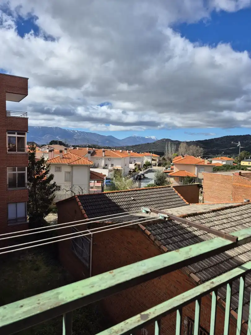 Vista exterior de Piso en venta en El Barraco  con Calefacción, Terraza y Amueblado