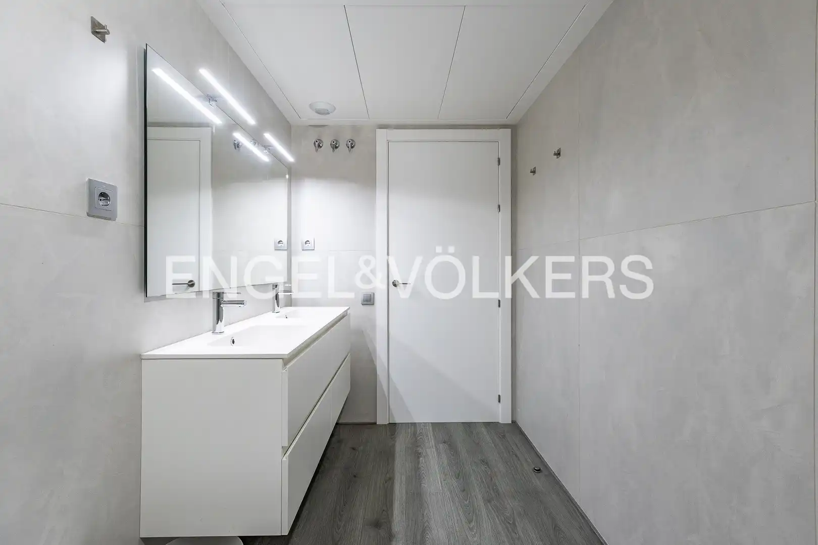 Bathroom of Attic for sale in Sabadell  with Air Conditioner, Heating and Parquet flooring