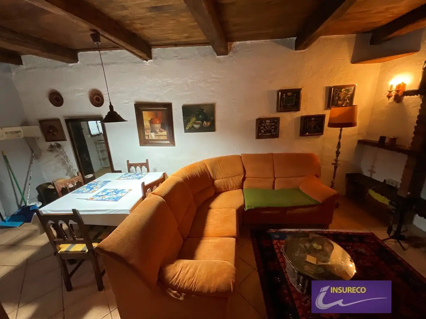 Sala d'estar de Casa o xalet en venda en Bustillo del Páramo amb Calefacció i Moblat