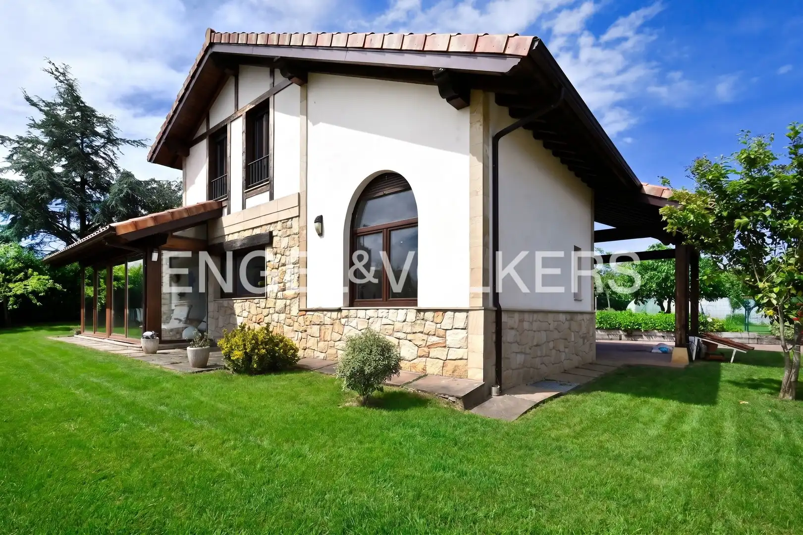 Vista exterior de Casa o chalet en venta en Suances con Calefacción, Jardín privado y Terraza