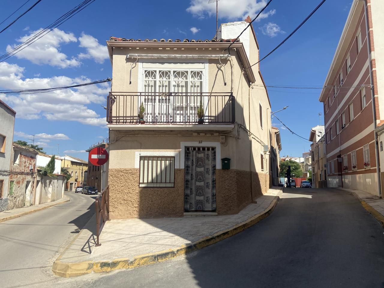 Vista exterior de Casa o xalet en venda en Tarancón amb Calefacció, Traster i Moblat