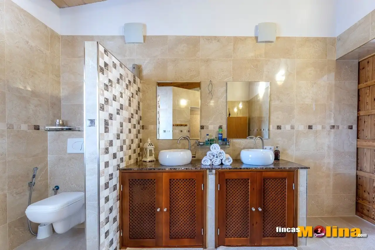 Bany de Casa o xalet en venda en  Palma de Mallorca amb Aire condicionat, Calefacció i Jardí privat